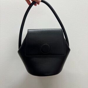 MODERN WEAVING | Black Arch Top Handle Bucket bag